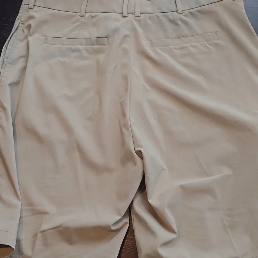 Greg Norman Collection Beige Golf Shorts